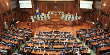 Konstituimi i kontestuar: LDK e PDK nuk ulen në tavolinë me Bashën”