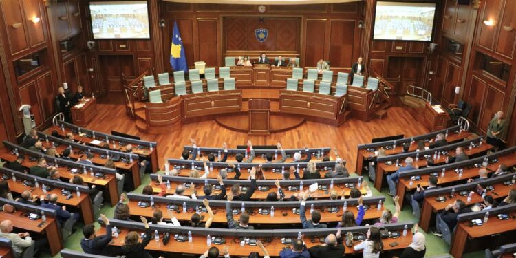 Konstituimi i kontestuar: LDK e PDK nuk ulen në tavolinë me Bashën”