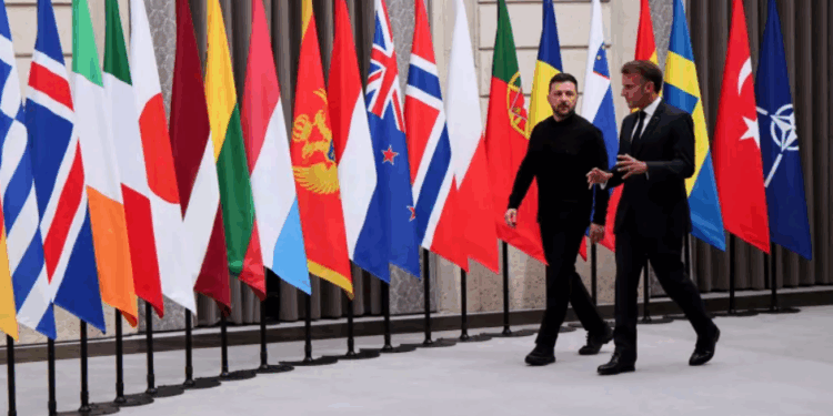 Aleatët e Ukrainës diskutojnë garancitë e sigurisë mes pasigurive të SHBA-së dhe Rusisë