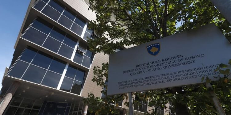 MAShTI: Prindërit nga Lugina e Preshevës, Maqedonia e Veriut, Shqipëria e diaspora shqiptare mund të aplikojnë për subvencionim të teksteve shkollore