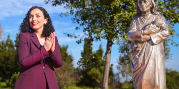 Osmani në nderim të Nënës Terezë: Trashëgimia e saj është thirrje për dashuri, shpresë dhe paqe