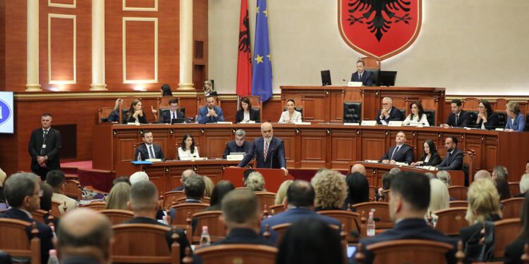 Qeveria “Rama 4” merr votëbesimin në Kuvend për 25 minuta, ministrat betohen nesër te Presidenti Begaj