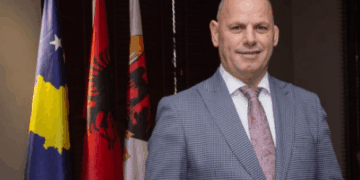 Ramiz Lladrovci publikon transkripten e një audio incizimi: Shantazhi do të dështojë
