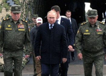 Putin demonstron fuqinë ushtarake me stërvitjet “Zapad 2025”, ndërsa Trump kërkon ndalimin e naftës ruse në Londër