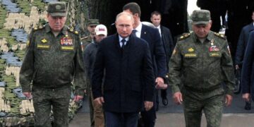Putin demonstron fuqinë ushtarake me stërvitjet “Zapad 2025”, ndërsa Trump kërkon ndalimin e naftës ruse në Londër