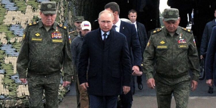 Putin demonstron fuqinë ushtarake me stërvitjet “Zapad 2025”, ndërsa Trump kërkon ndalimin e naftës ruse në Londër