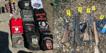 Policia e Kosovës zbulon armë dhe materiale me simbole nacionaliste serbe në veri