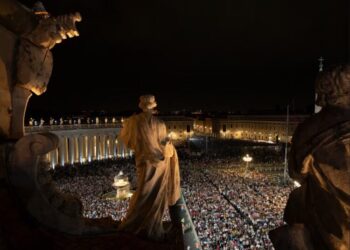 Spektakli mbi Vatikan, 3 mijë dronë formuan portretin e Papa Françesku!