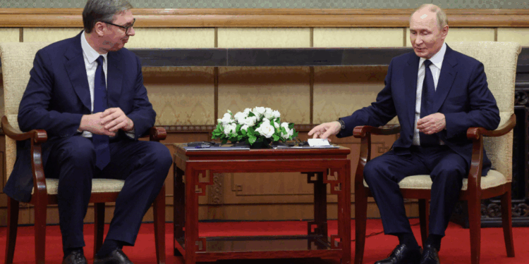 Takimi Vuçiç-Putin në Pekin: Bashkëpunim strategjik dhe projekte të përbashkëta