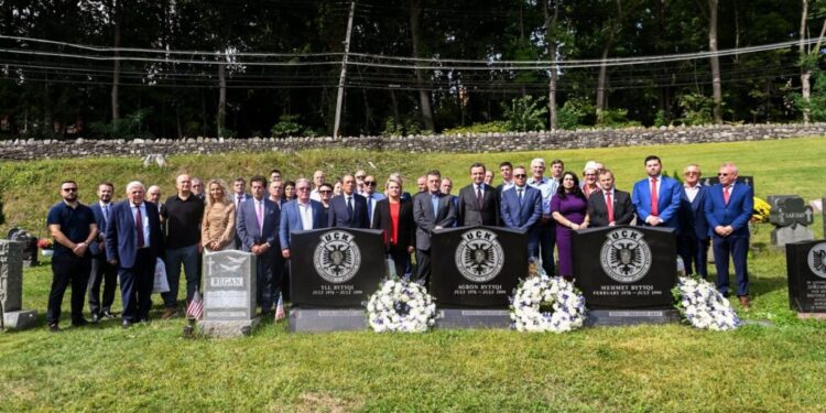 Kurti bën homazhe në New York për vëllezërit Bytyqi: “Çmimi i lirisë ishte i lartë”