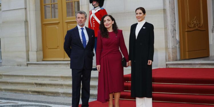 Presidentja: Faleminderit Lartmadhërive të Tyre, Mbretit dhe Mbretëreshës së Danimarkës, për mikpritjen e ngrohtë në Kopenhagë