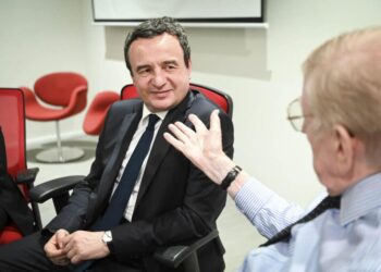 Kurti në SHBA: Takim me diasporën dhe ambasadorin William Walker në ambasadën e Kosovës