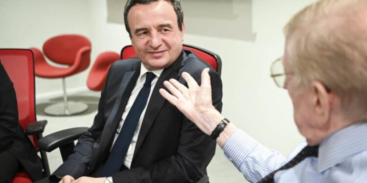 Kurti në SHBA: Takim me diasporën dhe ambasadorin William Walker në ambasadën e Kosovës