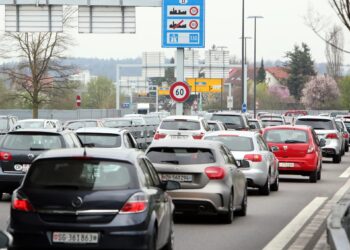 Zvicra përballet me valë rekord emigrimi – 68,000 persona u larguan në vetëm shtatë muaj