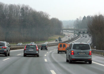 Rregulla të reja për shoferët në BE: Patentë në moshën 17 vjeç dhe licencë dixhitale për drejtuesit