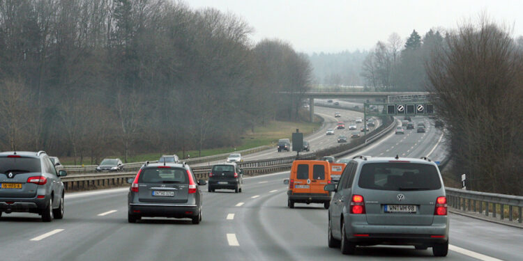 Rregulla të reja për shoferët në BE: Patentë në moshën 17 vjeç dhe licencë dixhitale për drejtuesit
