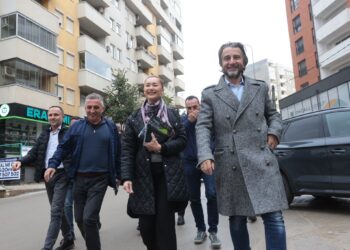 Përparim Rama viziton lagjen Muharrem Fejza: “I kemi zgjidhur shumë probleme, do të vazhdojmë edhe 4 vjet”