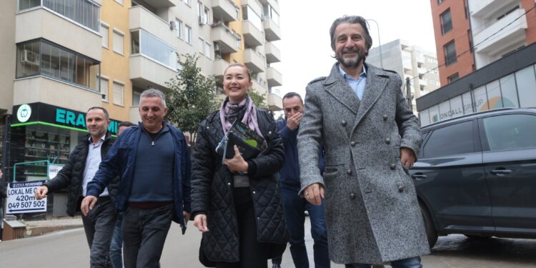 Përparim Rama viziton lagjen Muharrem Fejza: “I kemi zgjidhur shumë probleme, do të vazhdojmë edhe 4 vjet”