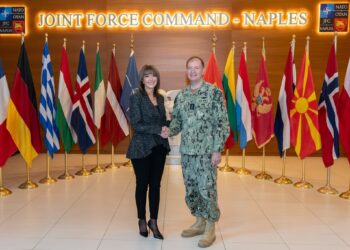 Ish-presidentja Jahjaga viziton komandën më të madhe të NATO-s në Napoli