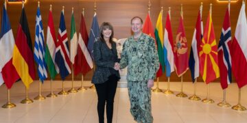 Ish-presidentja Jahjaga viziton komandën më të madhe të NATO-s në Napoli