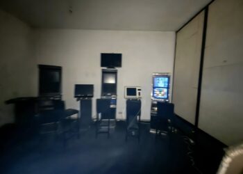 Policia e Kosovës godet rrjetin e bixhozit të paligjshëm në Vushtrri – sekuestron pajisje dhe materiale provuese