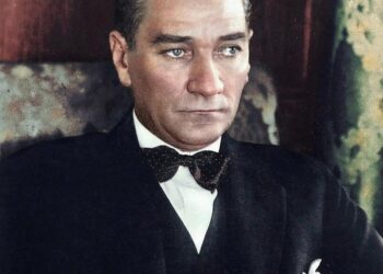 Historia e njeriut që ngriti vendin e tij nga balta.