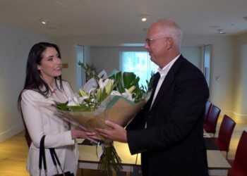 Vladimir Putin, lule, çokollata dhe mesazhe në letër për të dërguarën e Donald Trump