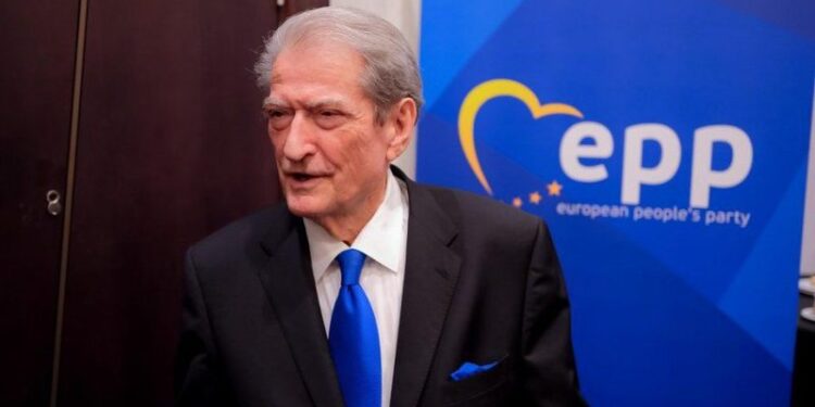 Berisha në Strasburg: “Edi Rama po na përgjon internetin” – Akuzë për sistem përgjimi dhe lidhje me kartelet e drogës