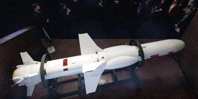 Ukraina prezanton një variant të ri të raketës cruise “Neptune” — trupë “të fryrë” për karburant dhe rritje të ndjeshme të diapazonit