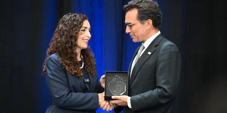 Asambleja Parlamentare e NATO-s i ndanë Presidentes Osmani Çmimin për Gratë, Paqen dhe Sigurinë