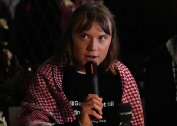 Greta Thunberg rrëfen “torturën” në Izrael: Na privonin nga uji dhe gjumi – më goditën dhe shkelmuan