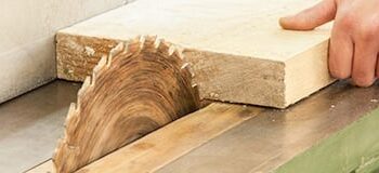 Tarifat e Trumpit për drurin dhe mobiliet hyjnë në fuqi, në rrezik tregtarët kosovarë