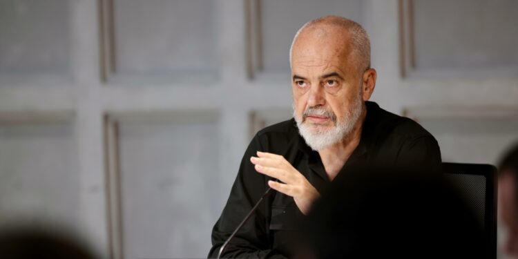 Edi Rama: Kosova të mos merret me Serbinë, fokus në përparimin drejt BE-së