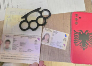 Dy shtetas të Bosnjës arrestohen në Serbi, njëri kishte mbështjellës telefoni me flamurin shqiptar