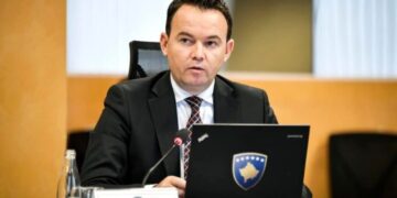 Faton Peci thotë se po ndiqet me pistoleta nga njerëz të PDK-së, por nuk ka paraqitur rast në Polici