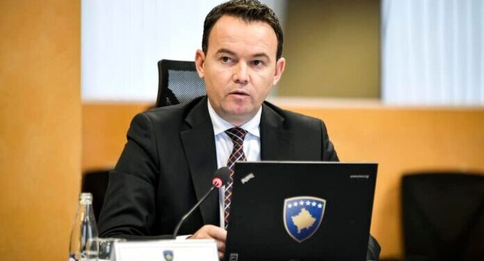 Faton Peci thotë se po ndiqet me pistoleta nga njerëz të PDK-së, por nuk ka paraqitur rast në Polici