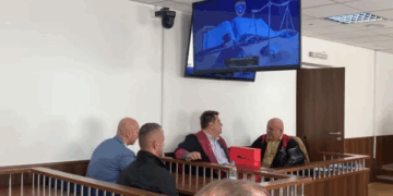 Nis seanca fillestare ndaj Simiqit dhe Vukasinoviqit