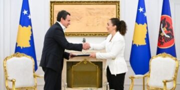 Presidentja Osmani mandaton Albin Kurtin për formimin e Qeverisë së Kosovës