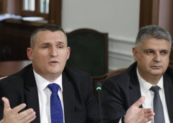 Altin Dumani revoltohet në Komision: ‘Po ç’janë këto pyetje pa fakte