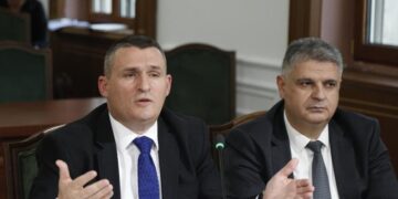 Altin Dumani revoltohet në Komision: ‘Po ç’janë këto pyetje pa fakte