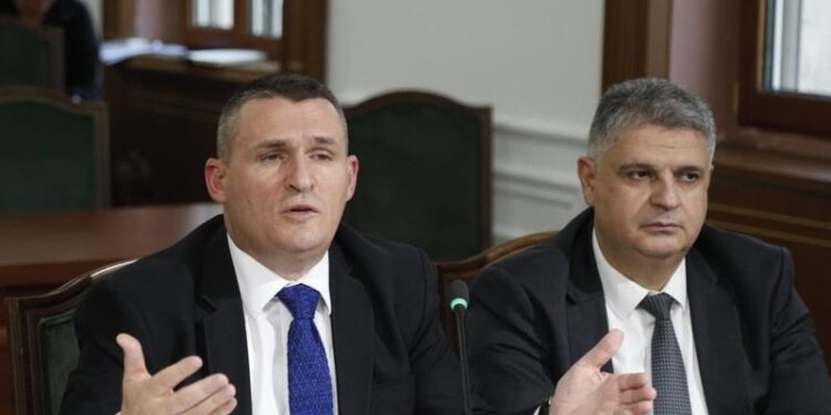 Altin Dumani revoltohet në Komision: ‘Po ç’janë këto pyetje pa fakte