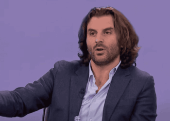 Nezir Kraki sulmon protestën në Tiranë: “Shumë prej atyre në rreshtin e parë janë miq të një spiuni”