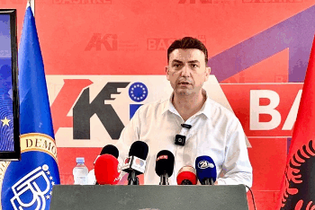 Bujar Osmani uron Izet Mexhitin për fitoren: Në politikë fjala e fundit u takon qytetarëve!