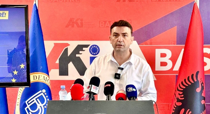 Bujar Osmani uron Izet Mexhitin për fitoren: Në politikë fjala e fundit u takon qytetarëve!