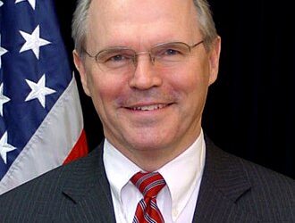 Dhomat e Specializuara shtyjnë seancat për shkak të dëshmisë së Christopher Hill