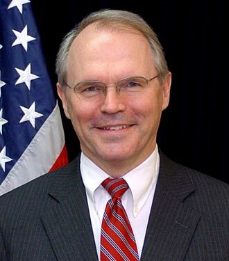 Dhomat e Specializuara shtyjnë seancat për shkak të dëshmisë së Christopher Hill