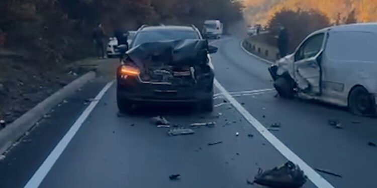 Aksident zingjiror afër Slivovës në rrugën Prishtinë–Gjilan, fatmirësisht pa të lënduar