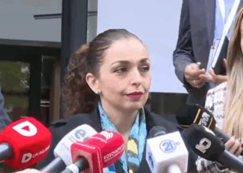 Vjosa Osmani fton qytetarët të dalin masivisht për të forcuar demokracinë