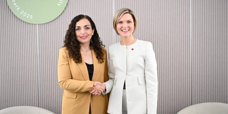 Presidentja Osmani takohet me Kryeministren e Islandës në Kopenhagë