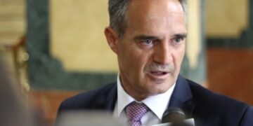 Nait Hasani kërkon dorëheqjen e Memli Krasniqit: “Nëse ka moral ai dhe të tjerët që i mposhti Ramizi, duhet të largohen”